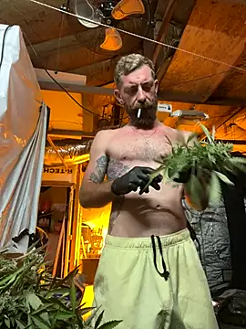 Snapshot of mandjpuff2 chatting on 25, 9, 2025 mandjpuff2 online show from 25, 9, 2025