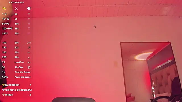 Emmily Savage online show from 5, 2, 2025