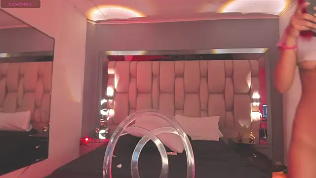 Emmily Savage online show from 7, 2, 2025