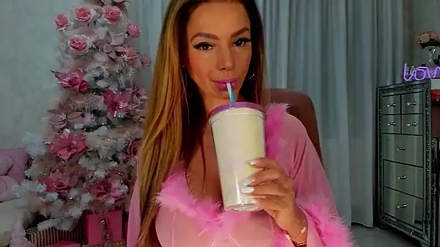 Snapshot of SeductiveButterfly chatting on 6, 12, 2024 SeductiveButterfly online show from 6, 12, 2024