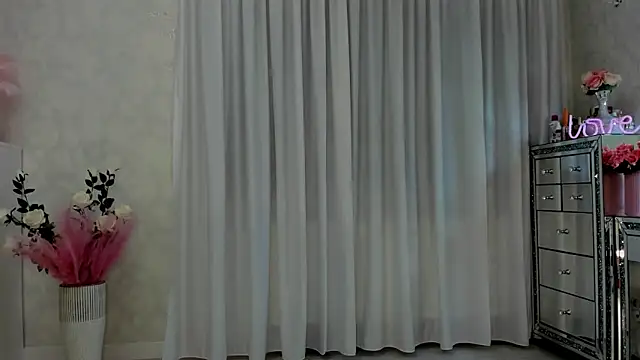 Snapshot of SeductiveButterfly chatting on 7, 3, 2025 SeductiveButterfly online show from 7, 3, 2025