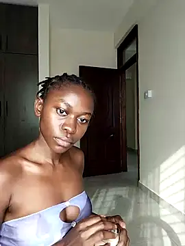 Snapshot of queen_heather chatting on 7, 1, 2025 queen heather online show from 7, 1, 2025