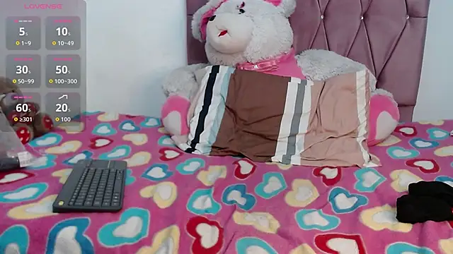 Snapshot of Zara_jay001 chatting on 14, 12, 2025 Zara jay001 online show from 14, 12, 2025