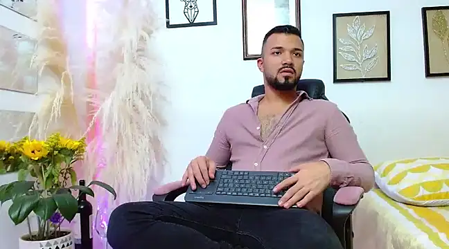 Snapshot of mathew_vidal1 chatting on 4, 2, 2025 mathew vidal1 online show from 4, 2, 2025