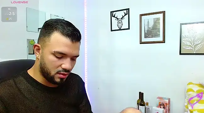 Snapshot of mathew_vidal1 chatting on 4, 3, 2025 mathew vidal1 online show from 4, 3, 2025