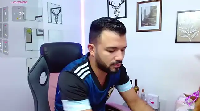 Snapshot of mathew_vidal1 chatting on 8, 3, 2025 mathew vidal1 online show from 8, 3, 2025