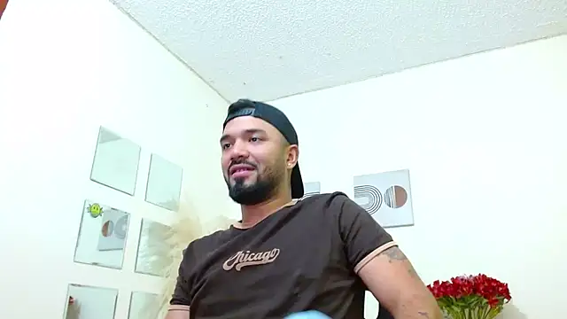 Snapshot of mathew_vidal1 chatting on 11, 10, 2025 mathew vidal1 online show from 11, 10, 2025