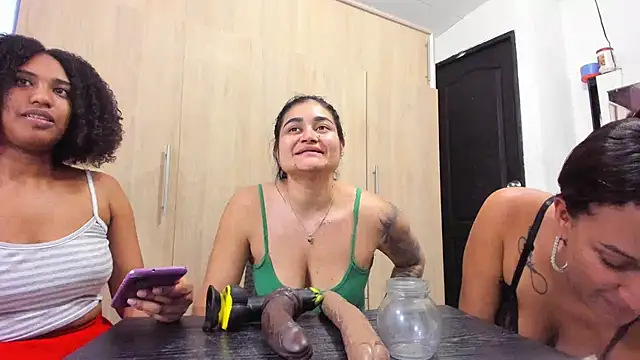 Snapshot of andreita_trujillos chatting on 9, 9, 2025 andreita trujillos online show from 9, 9, 2025