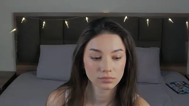 sinthiaroze online show from 1, 3, 2025