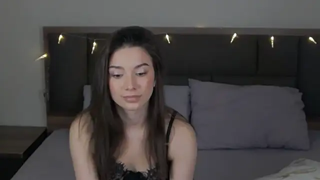 sinthiaroze online show from 7, 3, 2025