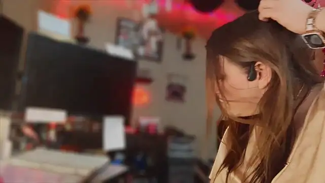 Snapshot of spunlikecottoncandy chatting on 8, 1, 2025 spunlikecottoncandy online show from 8, 1, 2025