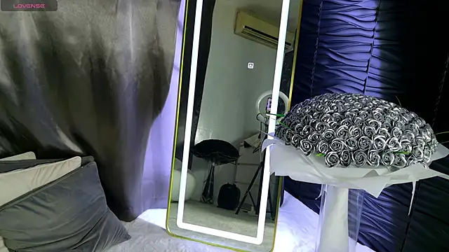 Snapshot of moniqque chatting on 13, 2, 2025 moniqque online show from 13, 2, 2025