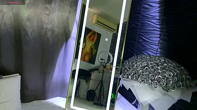 Snapshot of moniqque chatting on 20, 3, 2025 moniqque online show from 20, 3, 2025