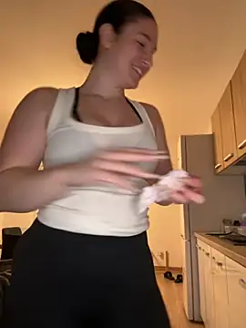 Snapshot of moniqque chatting on 8, 9, 2025 moniqque online show from 8, 9, 2025