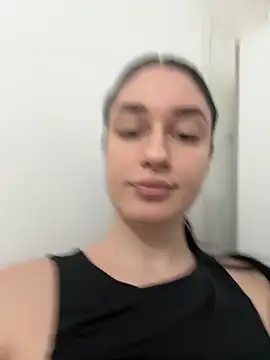 Snapshot of moniqque chatting on 4, 10, 2025 moniqque online show from 4, 10, 2025