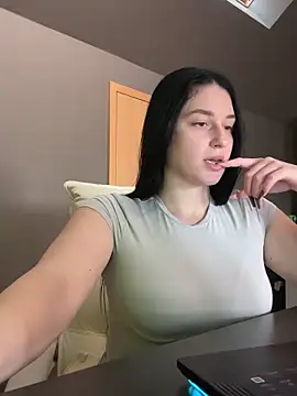 Snapshot of moniqque chatting on 13, 10, 2025 moniqque online show from 13, 10, 2025