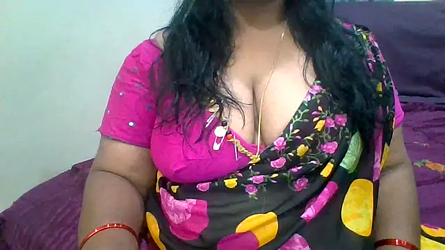 Snapshot of archanatelugu9 chatting on 8, 3, 2025 archanatelugu9 online show from 8, 3, 2025