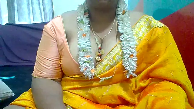 Snapshot of archanatelugu9 chatting on 21, 9, 2025 archanatelugu9 online show from 21, 9, 2025