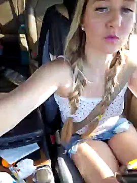 SkyelarSommer online show from 13, 2, 2025