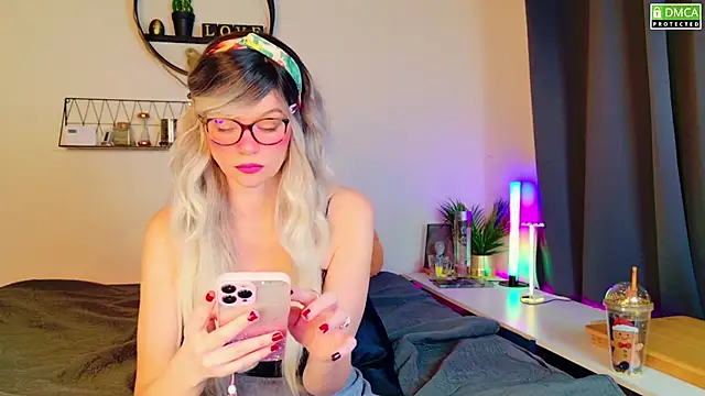 Kittychatte online show from 16, 2, 2025