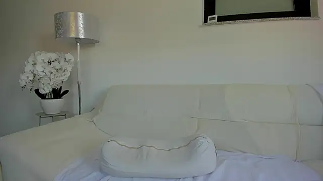 bellahot77 online show from 4, 8, 2026