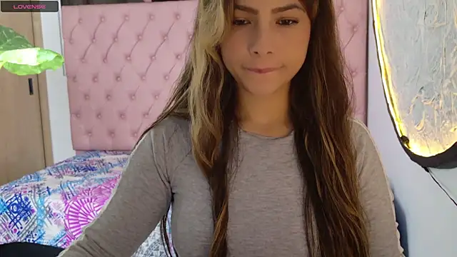 Snapshot of soft_doll_small123 chatting on 27, 12, 2024 soft doll small123 online show from 27, 12, 2024