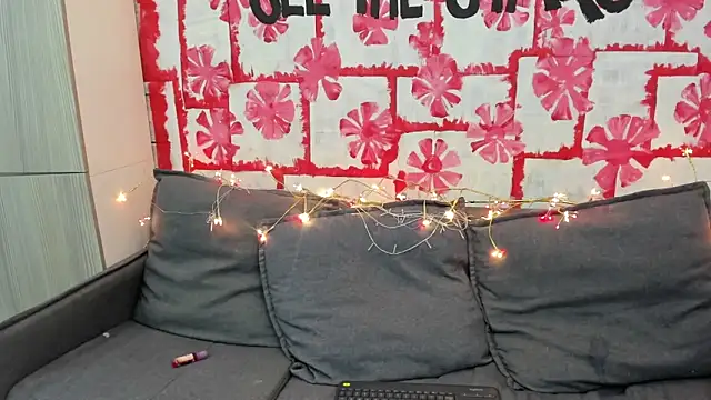 Mhelanny2 online show from 8, 2, 2025