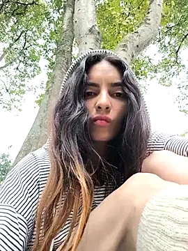 Sam Sara online show from 8, 9, 2025