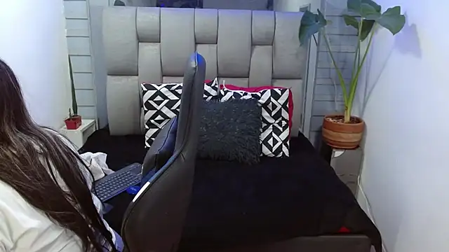 evelin zaens online show from 2, 7, 2026