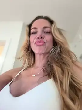 MessyNastyQueen online show from 2, 2, 2025