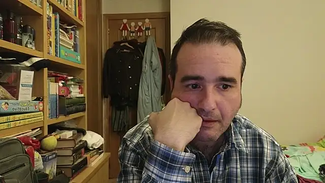 curiosillo83 online show from 28, 4, 2026