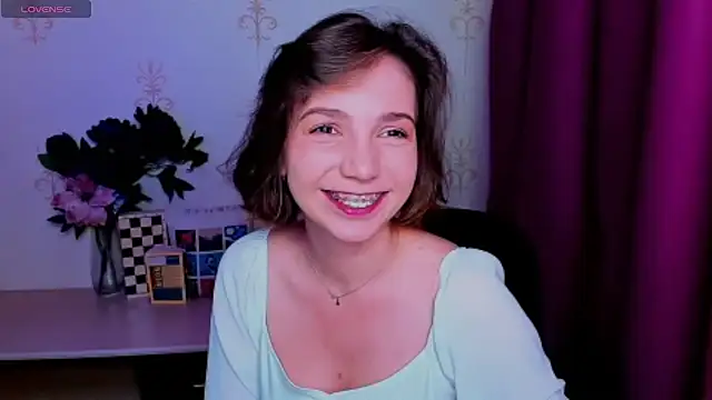 KindHazelHere  online show from 4, 8, 2026