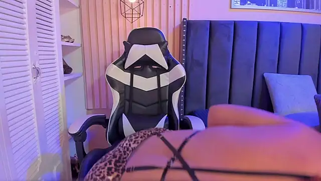 ashlye miller  online show from 28, 11, 2025