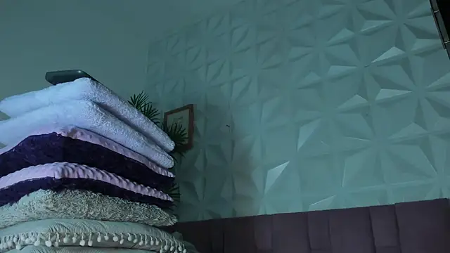 Hellen Sky online show from 15, 10, 2025