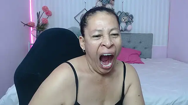mature martina online show from 3, 5, 2026