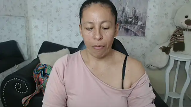 mature martina online show from 18, 6, 2026