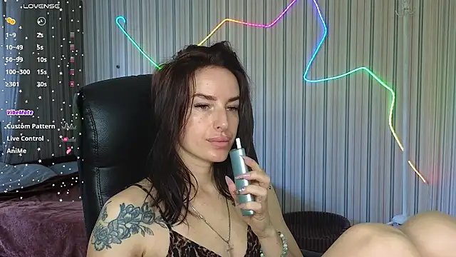 xx adrihanna xx online show from 17, 7, 2026
