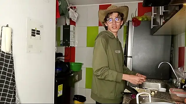 Snapshot of Norehg chatting on 7, 10, 2025 Norehg online show from 7, 10, 2025