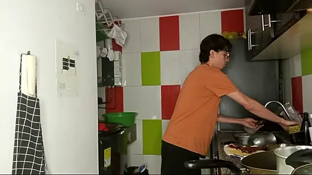 Snapshot of Norehg chatting on 9, 10, 2025 Norehg online show from 9, 10, 2025