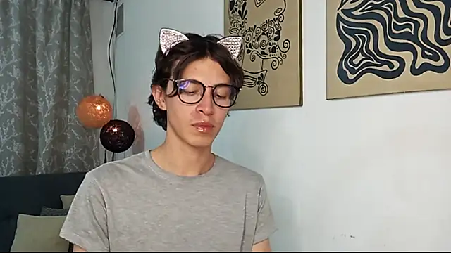 Snapshot of Norehg chatting on 19, 10, 2025 Norehg online show from 19, 10, 2025