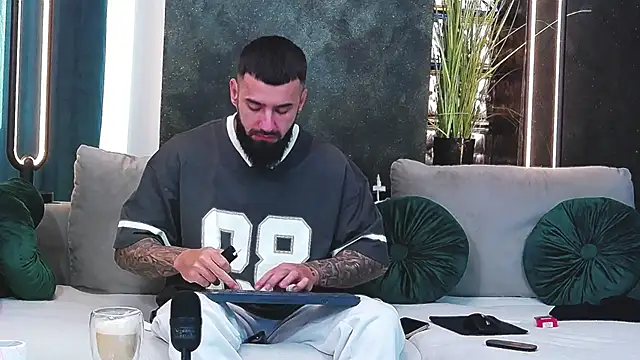 masterkingofmusclee online show from 18, 1, 2025