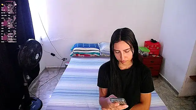 Snapshot of violeta_rous chatting on 8, 11, 2025 violeta rous online show from 8, 11, 2025