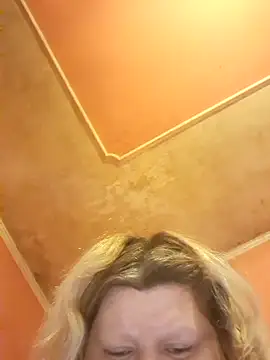 Snapshot of ducicsajsziii chatting on 4, 4, 2026 ducicsajsziii online show from 4, 4, 2026