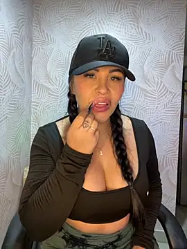 Snapshot of sexyyykloee chatting on 21, 10, 2025 sexyyykloee online show from 21, 10, 2025