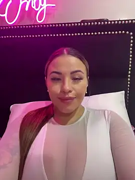 Snapshot of sexyyykloee chatting on 2, 3, 2026 sexyyykloee online show from 2, 3, 2026