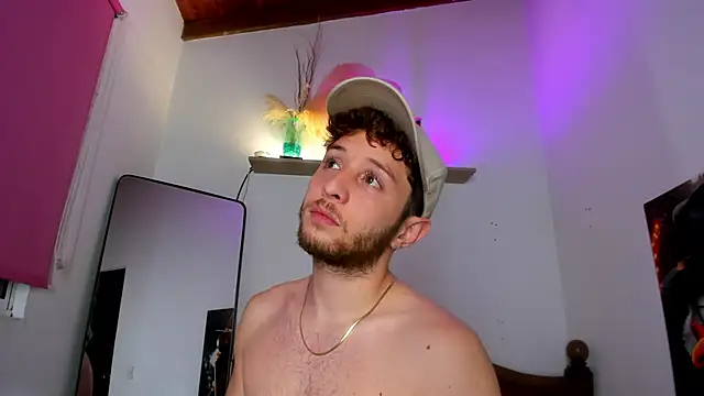 Snapshot of Juan_Castano chatting on 9, 10, 2025 Juan Castano online show from 9, 10, 2025