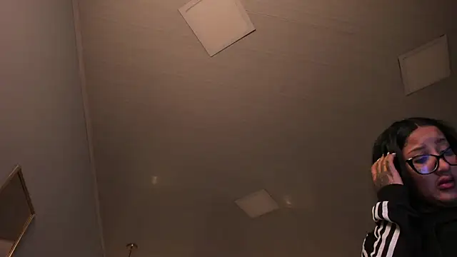 ayshel   online show from 13, 11, 2025