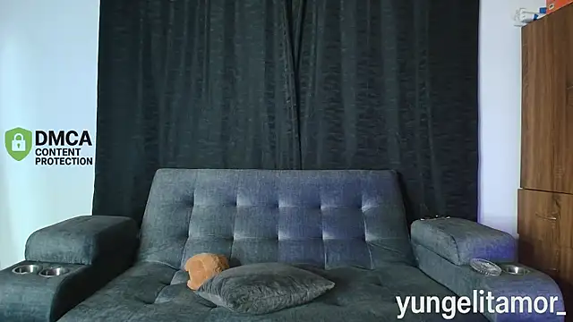 yungelitamor  online show from 11, 10, 2025