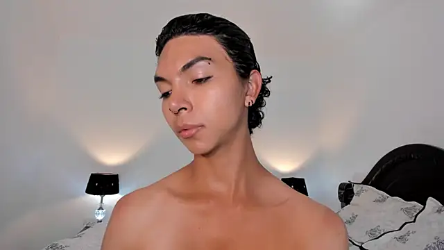 xhenisa  online show from 23, 1, 2025