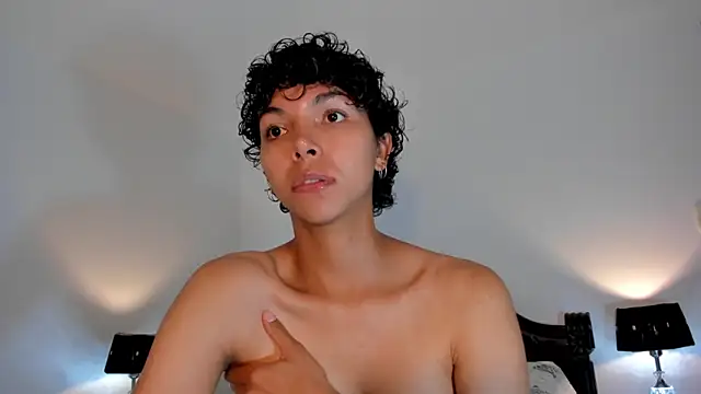 xhenisa  online show from 13, 3, 2025